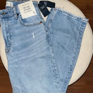 Abercrombie | 90s Ultra High Rise Straight Jeans

BRAND NEW WITH TAG